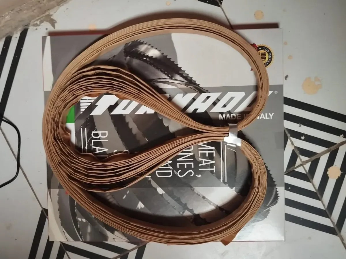 1260mm – 1620mm Blade Paper-wrapped coiled band saw blade resting on a saw blade box